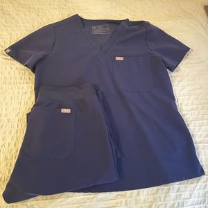 Figs Navy scrubs set size medium. Livingston bottoms Catarina top